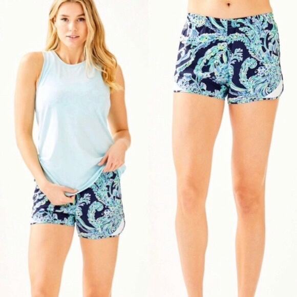 Lilly Pulitzer Luxletic Ocean Trail Shorts High Tide Navy Scuba Doo Sz.M - Picture 2 of 15